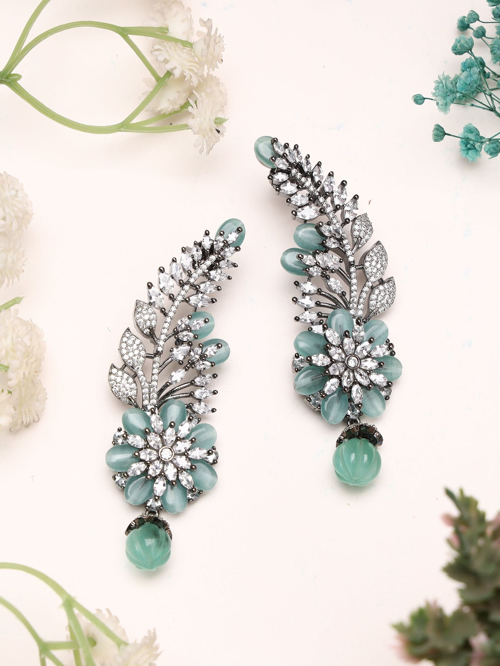 Subtle leaf-inspired studded earring